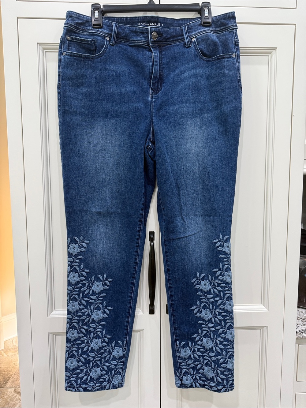 CHICO’S Jeans The Platinum Ankle Crop Floral Embroidered Stretch Denim Size 12
